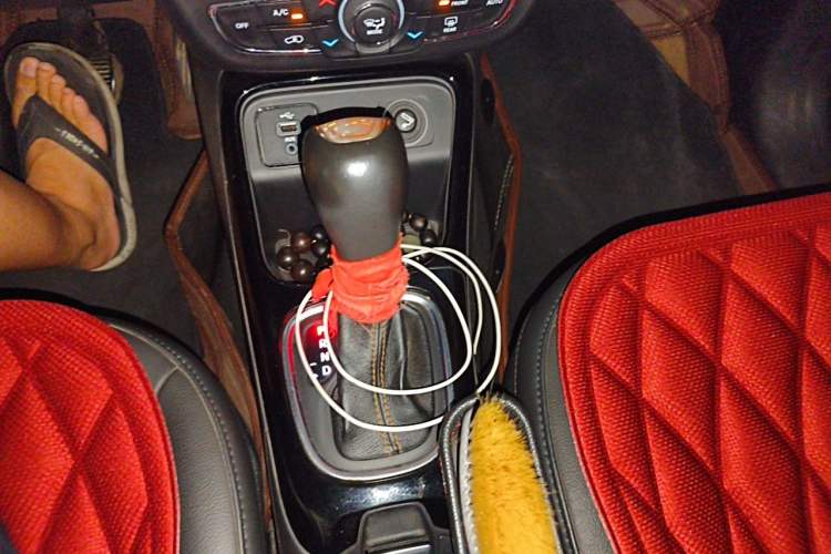 Used Jeep Compass 2017 200T Automatic Prestige Edition Gear Lever