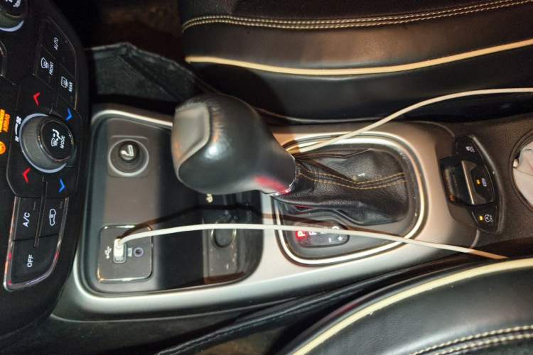 Used Jeep Compass 2017 200T Automatic Family Edition Gear Lever