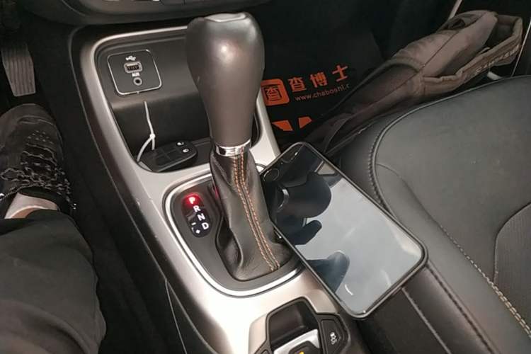 Used Jeep Compass 2017 200T Automatic Family Edition Gear Lever