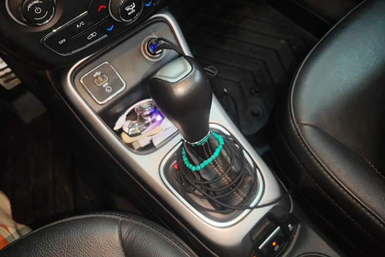 Used Jeep Compass 2017 200T Automatic Family Edition Gear Lever