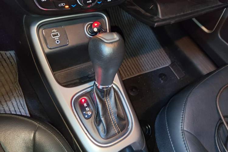 Used Jeep Compass 2017 200T Automatic Family Edition Gear Lever