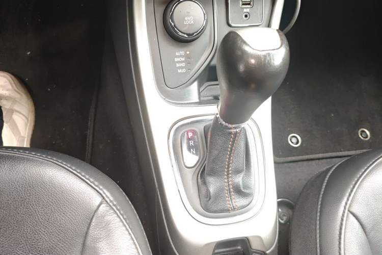 Used Jeep Compass 2017 200T Automatic Family Enjoyment Four-Wheel Drive Edition Gear Lever