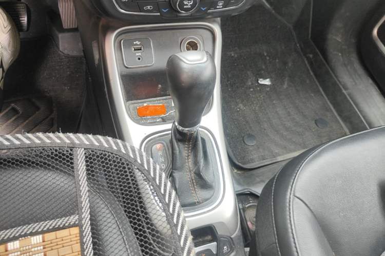 Used Jeep Compass 2017 200T Automatic Family Edition Gear Lever