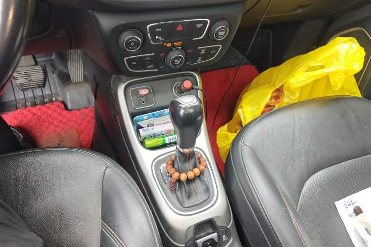 Used Jeep Compass 2017 200T Automatic Family Edition Gear Lever