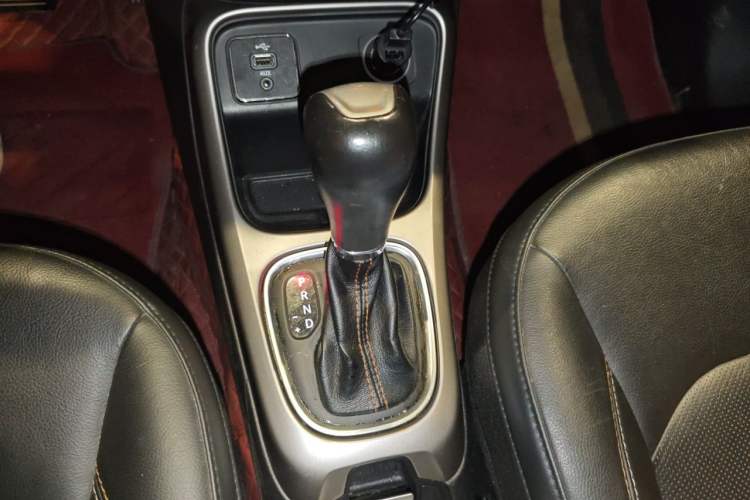 Used Jeep Compass 2017 200T Automatic Family Edition Gear Lever
