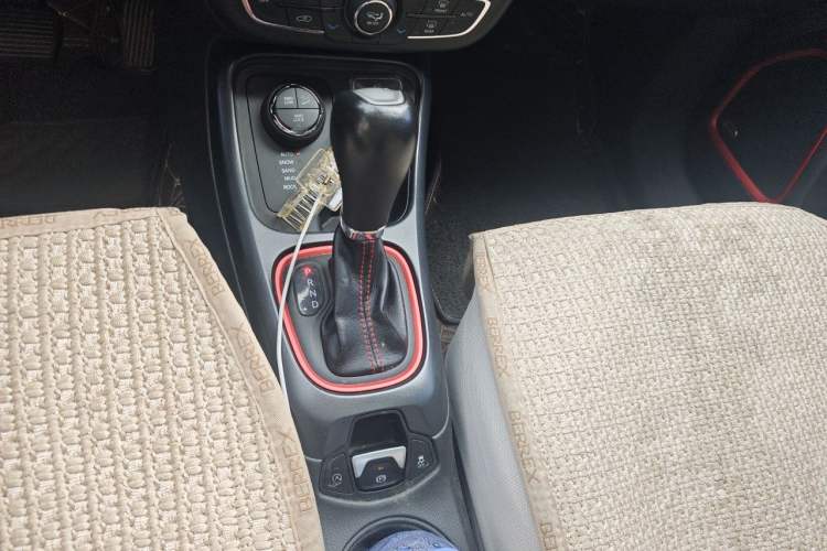 Used Jeep Compass 2017 200TS Automatic High-Performance All-Wheel Drive Edition Gear Lever