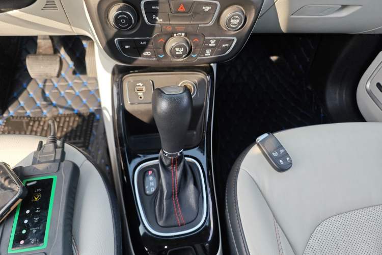 Used Jeep Compass 2017 200T Automatic Prestige Edition Gear Lever