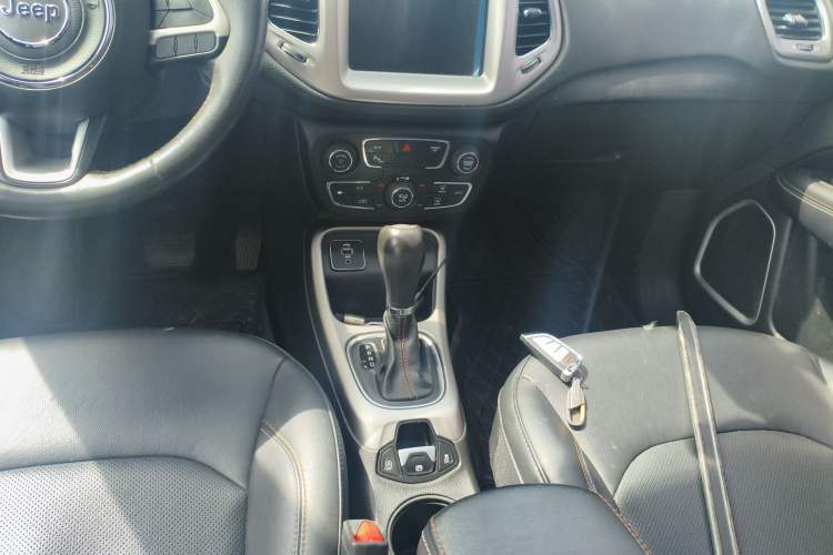Used Jeep Compass 2017 200T Automatic Family Edition Gear Lever