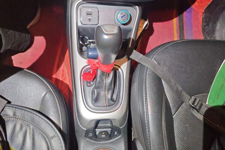 Used Jeep Compass 2017 200T Automatic Family Edition Gear Lever