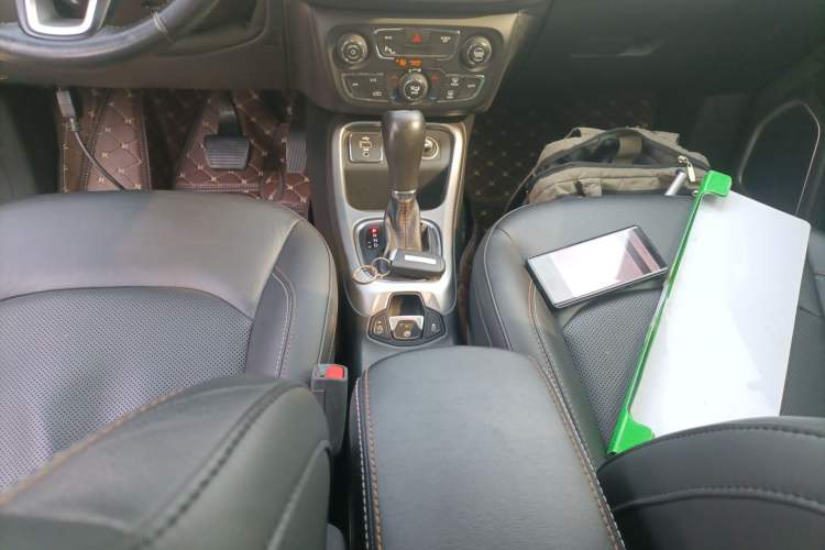 Used Jeep Compass 2017 200T Automatic Family Edition Gear Lever