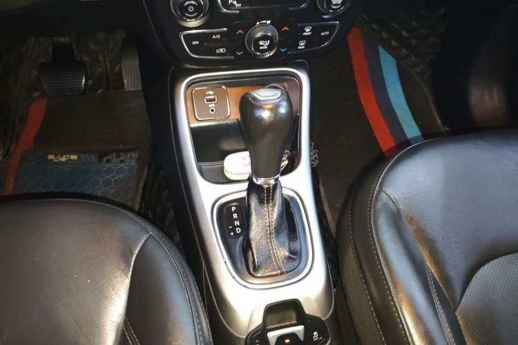 Used Jeep Compass 2017 200T Automatic Family Edition Gear Lever