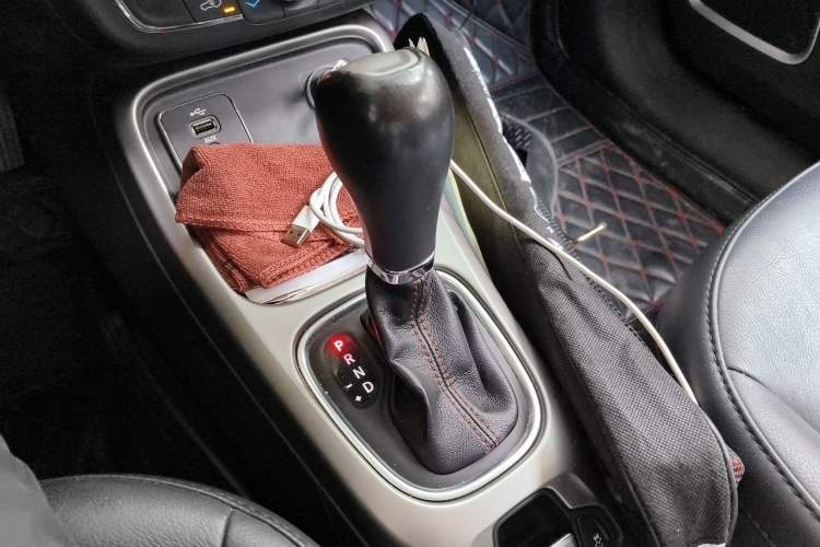 Used Jeep Compass 2017 200T Automatic Family Edition Gear Lever