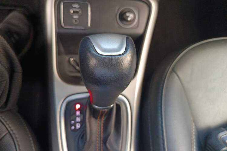 Used Jeep Compass 2017 200T Automatic Family Edition Gear Lever