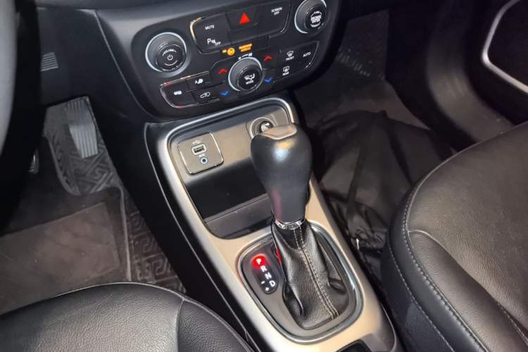 Used Jeep Compass 2017 200T Automatic Family Edition Gear Lever