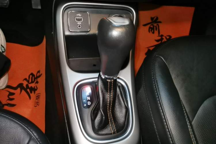 Used Jeep Compass 2017 200T Automatic Family Edition Gear Lever