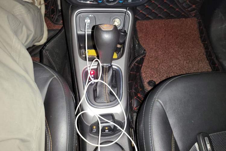 Used Jeep Compass 2017 200T Automatic Family Edition Gear Lever