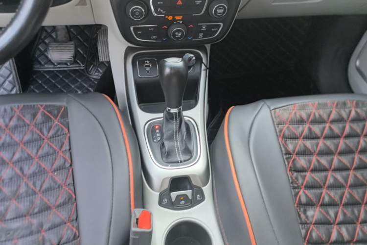 Used Jeep Compass 2017 200T Automatic Family Edition Gear Lever