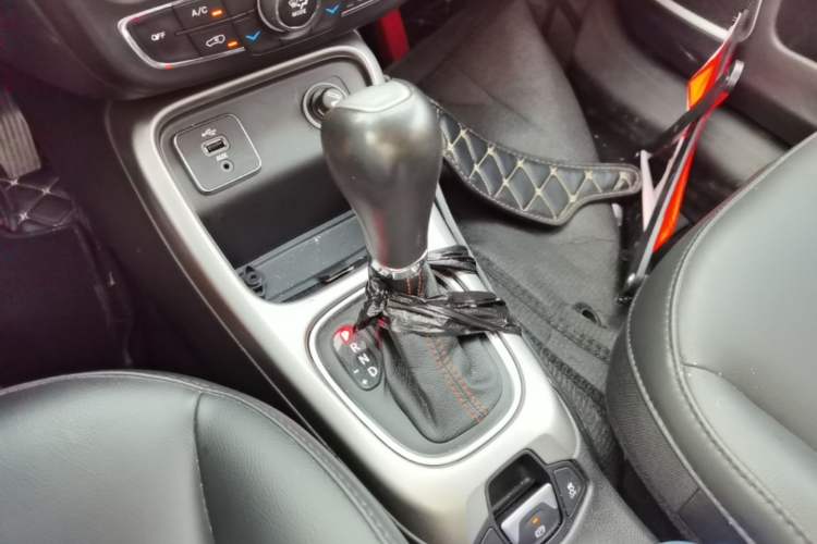 Used Jeep Compass 2017 200T Automatic Family Edition Gear Lever