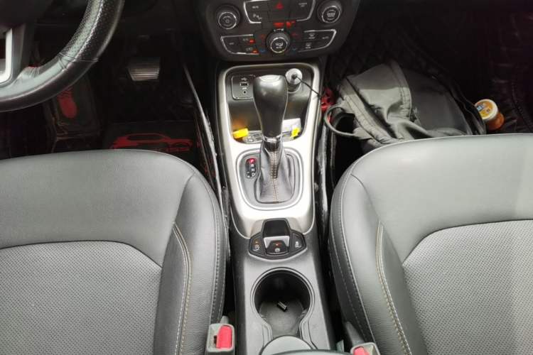 Used Jeep Compass 2017 200T Automatic Family Edition Gear Lever