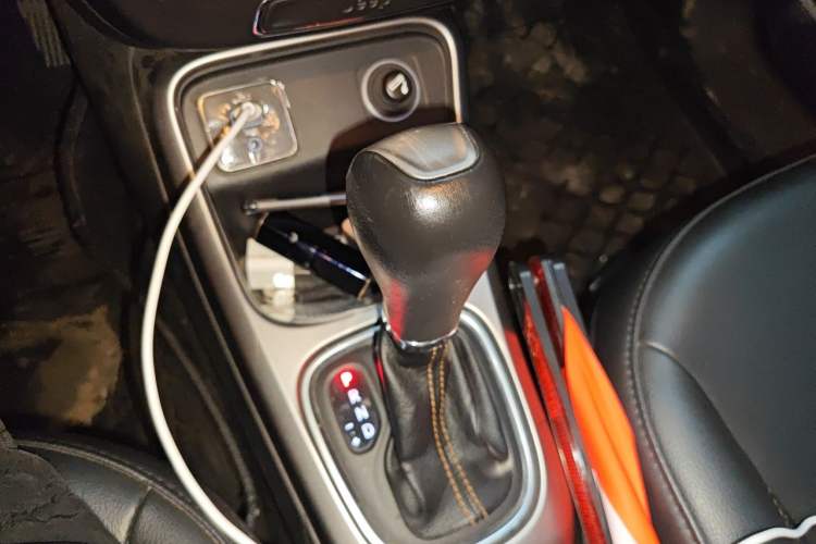 Used Jeep Compass 2017 200T Automatic Comfort Edition Gear Lever