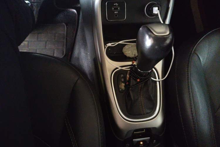 Used Jeep Compass 2017 200T Automatic Family Edition Gear Lever