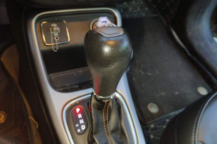 Used Jeep Compass 2017 200T Automatic Family Edition Gear Lever