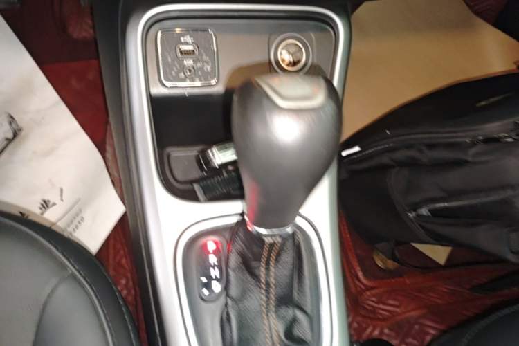Used Jeep Compass 2017 200T Automatic Family Edition Gear Lever