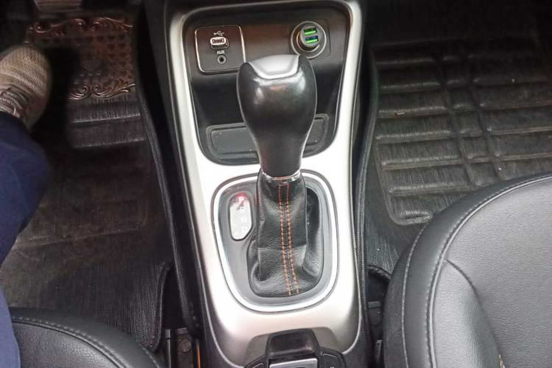 Used Jeep Compass 2017 200T Automatic Family Edition Gear Lever