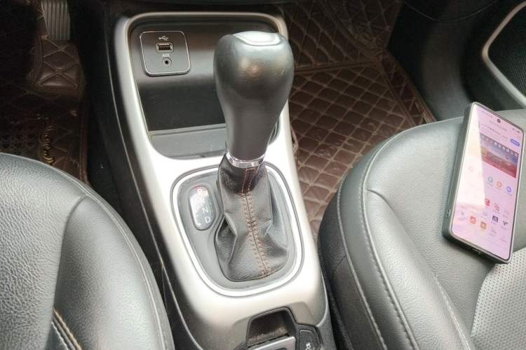Used Jeep Compass 2017 200T Automatic Family Edition Gear Lever