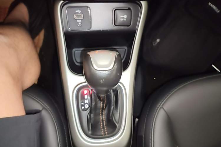 Used Jeep Compass 2017 200T Automatic Family Edition Gear Lever