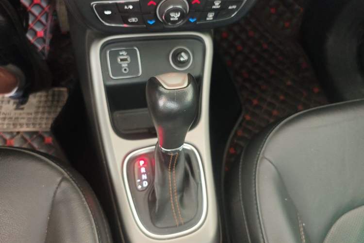 Used Jeep Compass 2017 200T Automatic Family Edition Gear Lever