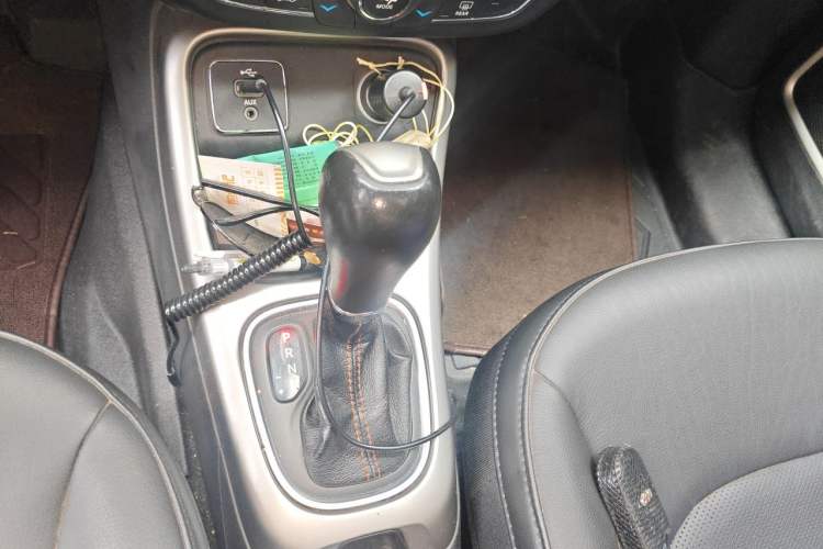 Used Jeep Compass 2017 200T Automatic Family Edition Gear Lever