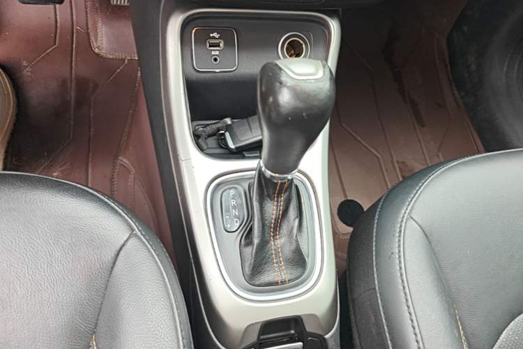 Used Jeep Compass 2017 200T Automatic Family Edition Gear Lever