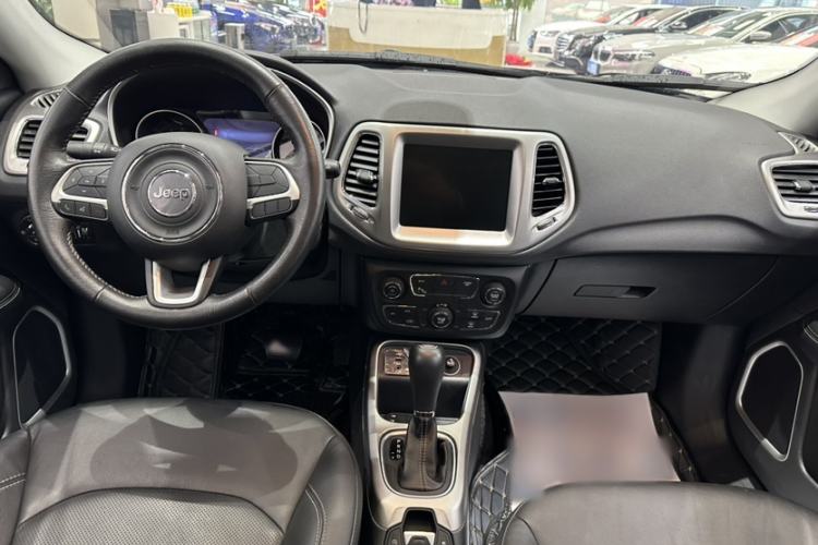 Used Jeep Compass 2017 200T Automatic Family Edition Interior 1