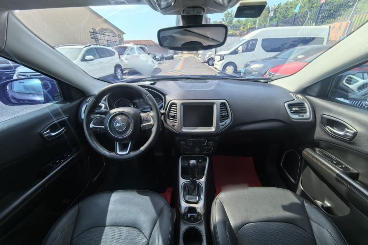 Used Jeep Compass 2017 200T Automatic Family Edition Interior 1