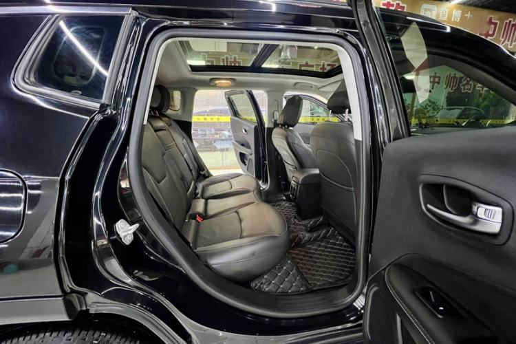 Used Jeep Compass 2017 200T Automatic Family Edition Interior 10
