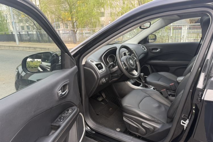 Used Jeep Compass 2017 200T Automatic Family Edition Interior 2