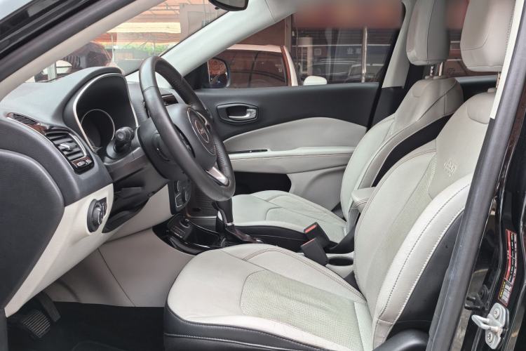 Used Jeep Compass 2017 200T Automatic Prestige Edition Interior 2
