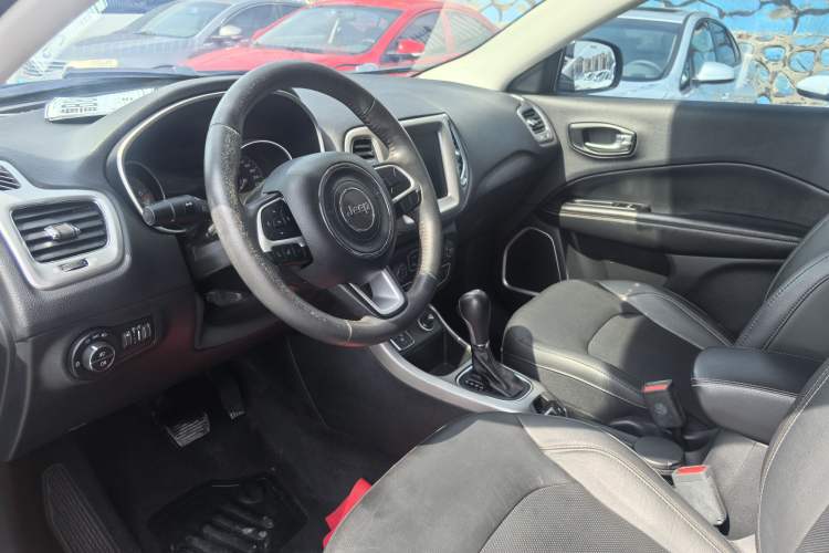 Used Jeep Compass 2017 200T Automatic Family Edition Interior 2