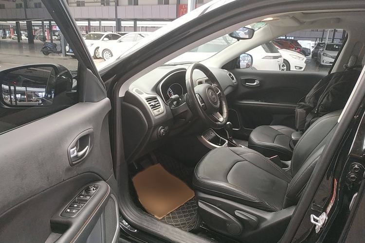 Used Jeep Compass 2017 200T Automatic Family Edition Interior 3