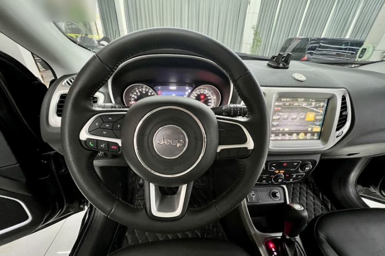 Used Jeep Compass 2017 200T Automatic Family Edition Interior 3