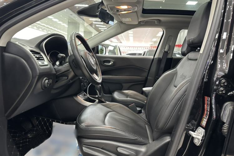 Used Jeep Compass 2017 200T Automatic Family Edition Interior 3