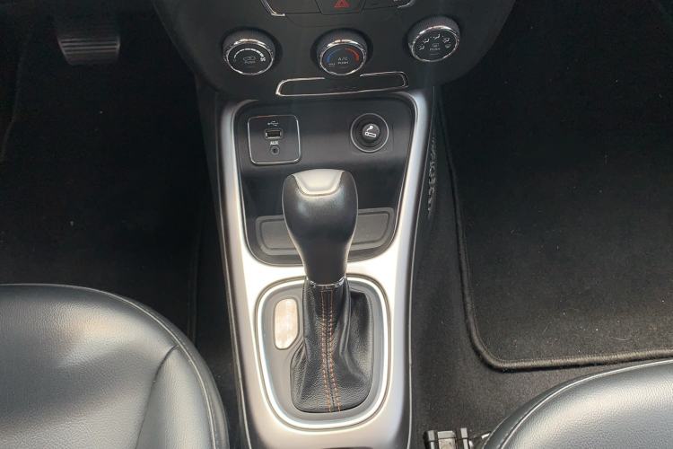 Used Jeep Compass 2017 200T Automatic Comfort Edition Interior 3