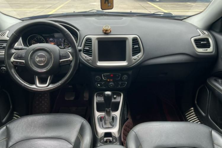 Used Jeep Compass 2017 200T Automatic Family Edition Interior 3