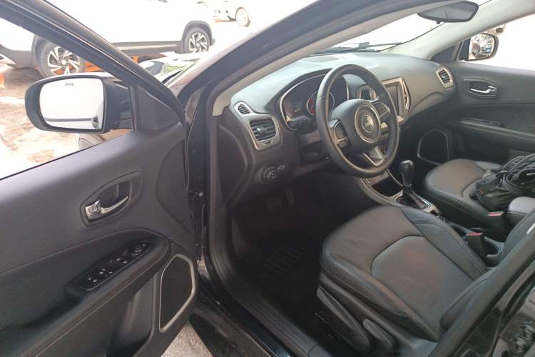 Used Jeep Compass 2017 200T Automatic Family Edition Interior 3