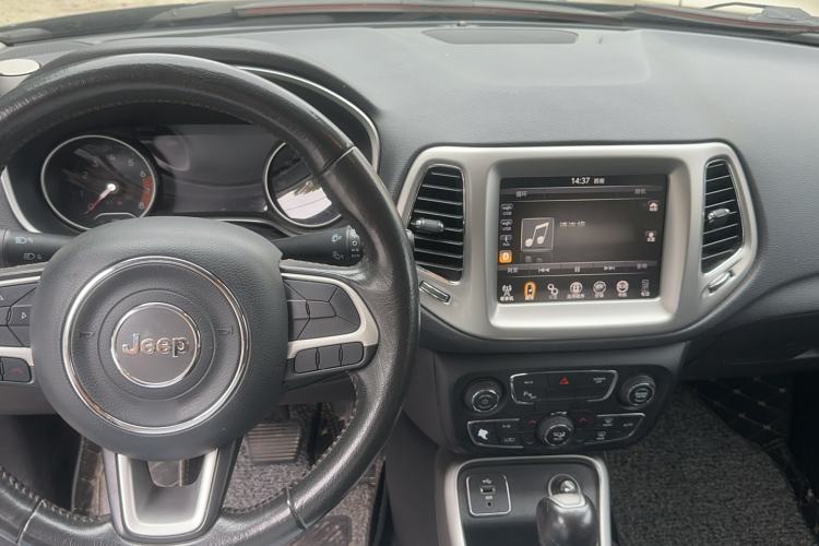 Used Jeep Compass 2017 200T Automatic Family Edition Interior 3