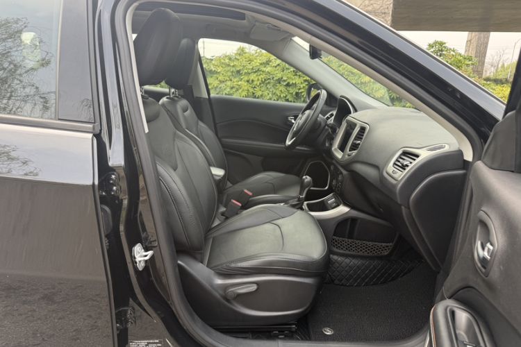 Used Jeep Compass 2017 200T Automatic Family Edition Interior 4