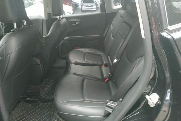 Used Jeep Compass 2017 200T Automatic Family Edition Interior 4