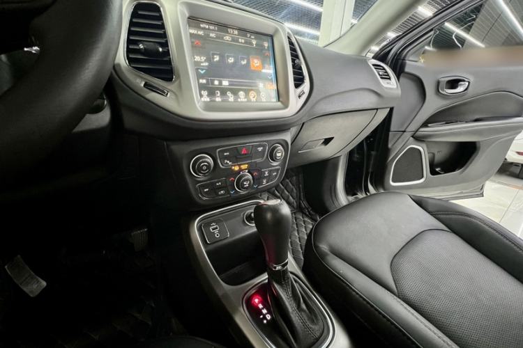 Used Jeep Compass 2017 200T Automatic Family Edition Interior 4