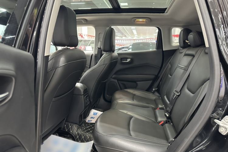 Used Jeep Compass 2017 200T Automatic Family Edition Interior 4